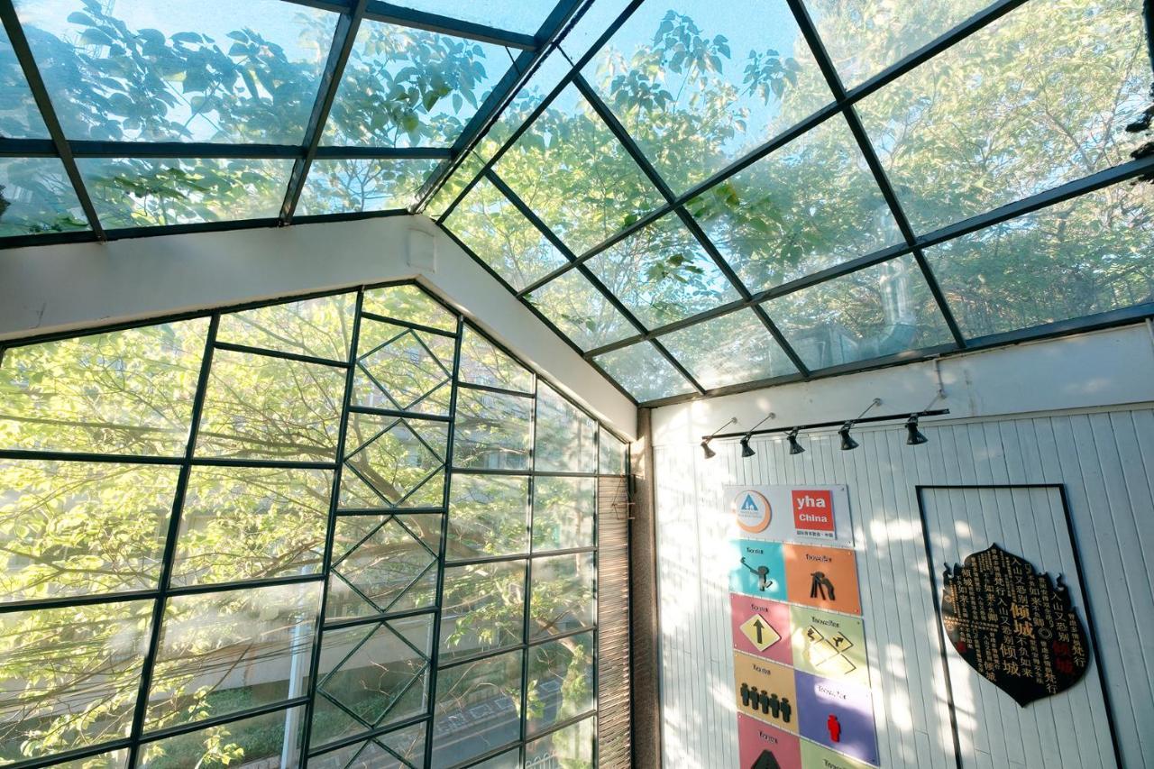 Kunming Upland International Youth Hostel Near The City Center ,2 Mins Walk To The Subway, 2 Mins Walk To The Green Lake, Close To Yuan Tong Temple, Old Street, Yunnan University, Convenient Payment And Visa Cards Are Accepted Exterior photo
