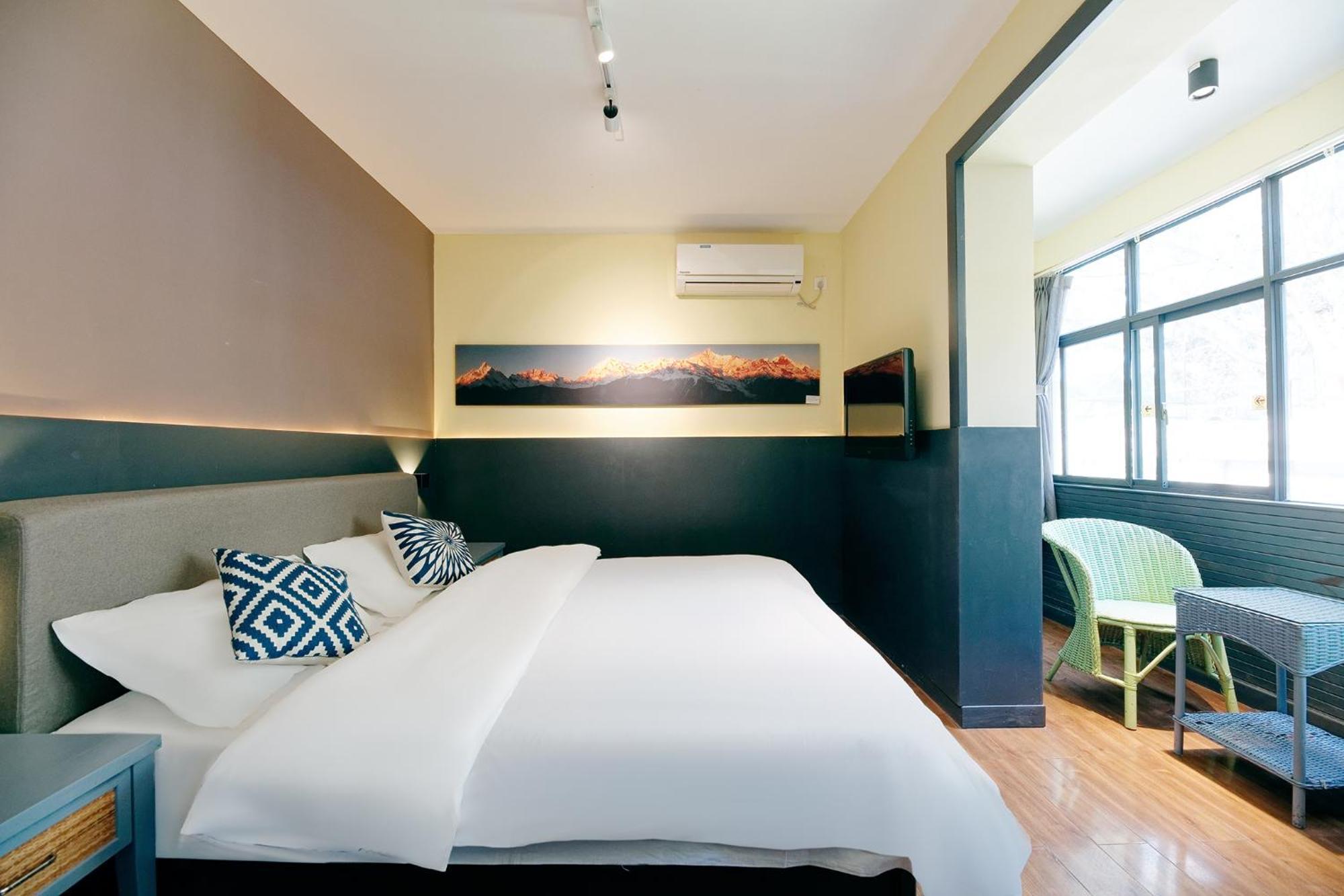 Kunming Upland International Youth Hostel Near The City Center ,2 Mins Walk To The Subway, 2 Mins Walk To The Green Lake, Close To Yuan Tong Temple, Old Street, Yunnan University, English-Speaking Service Convenient Payment And Visa Cards Are Accepte Exterior photo