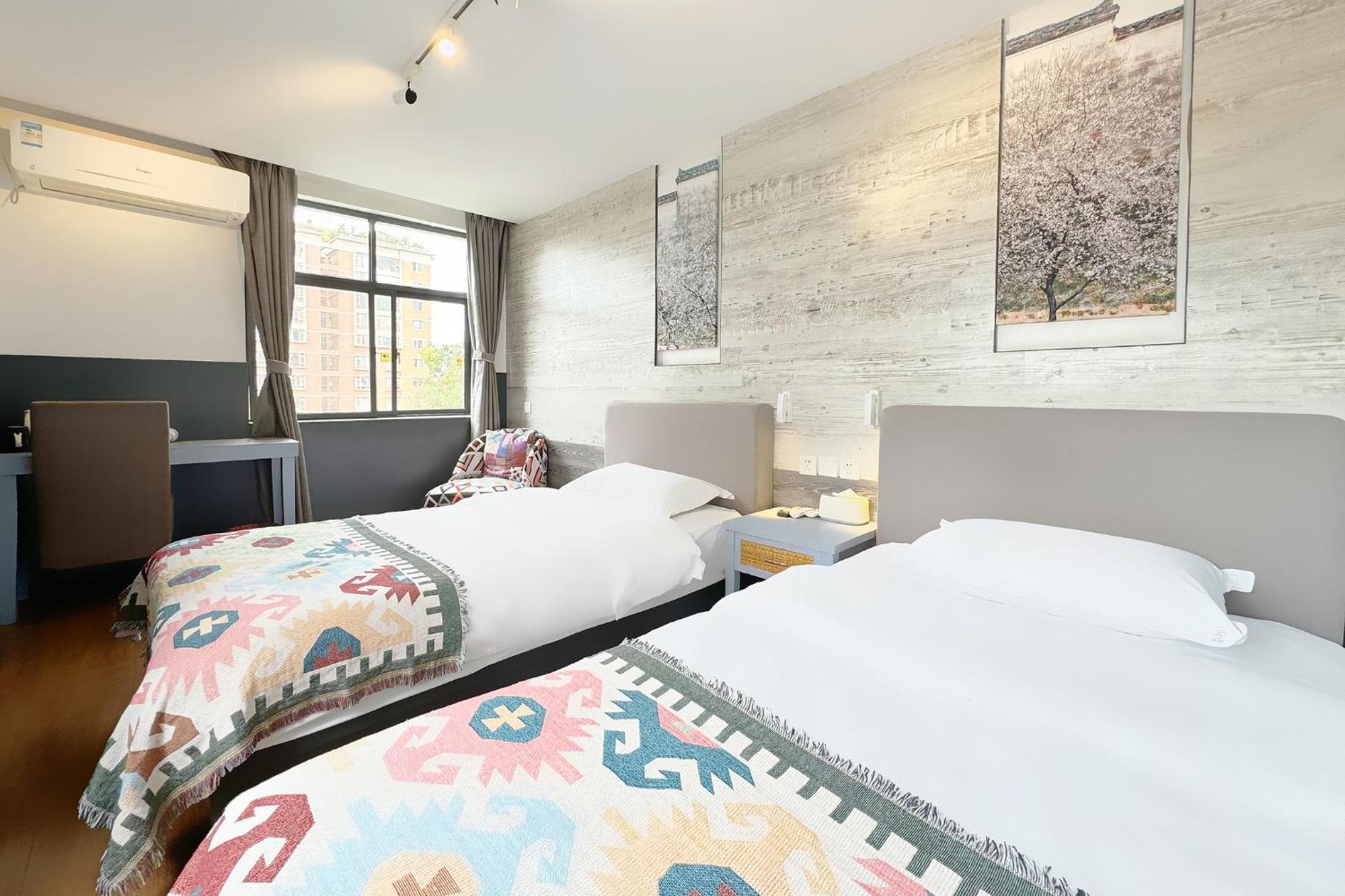 Kunming Upland International Youth Hostel Near The City Center ,2 Mins Walk To The Subway, 2 Mins Walk To The Green Lake, Close To Yuan Tong Temple, Old Street, Yunnan University, Convenient Payment And Visa Cards Are Accepted Exterior photo